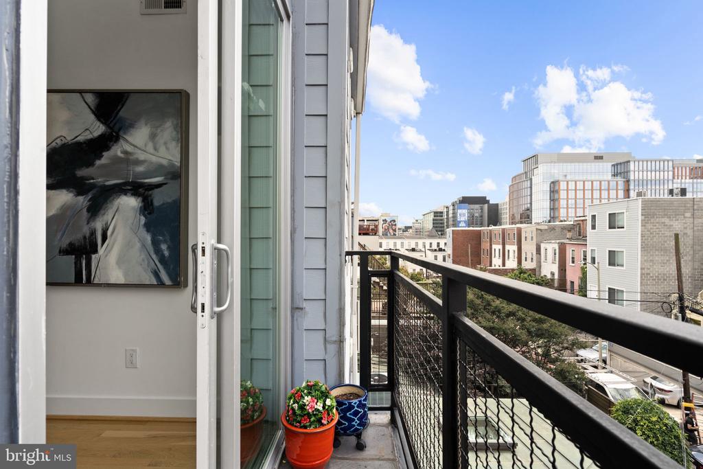 1126 5TH STREET NW Unit: 4