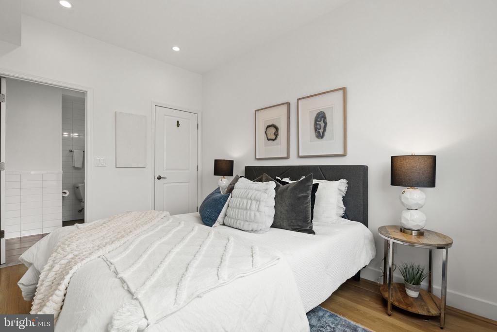 1126 5TH STREET NW Unit: 4