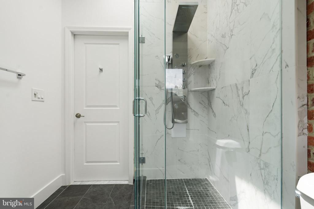 1126 5TH STREET NW Unit: 4