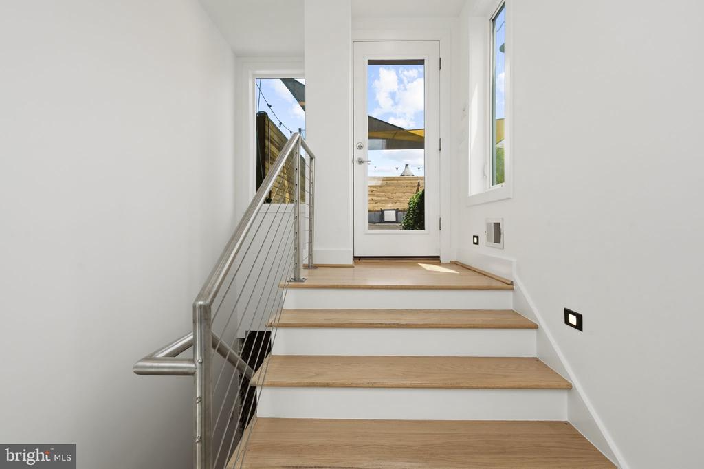 1126 5TH STREET NW Unit: 4