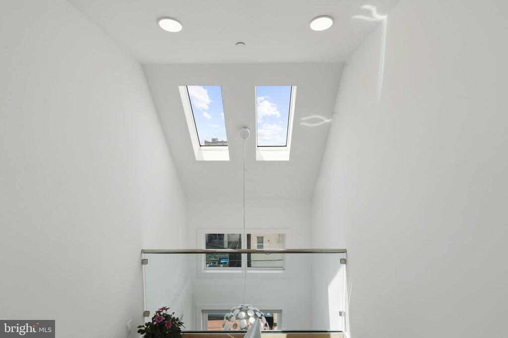 1126 5TH STREET NW Unit: 4