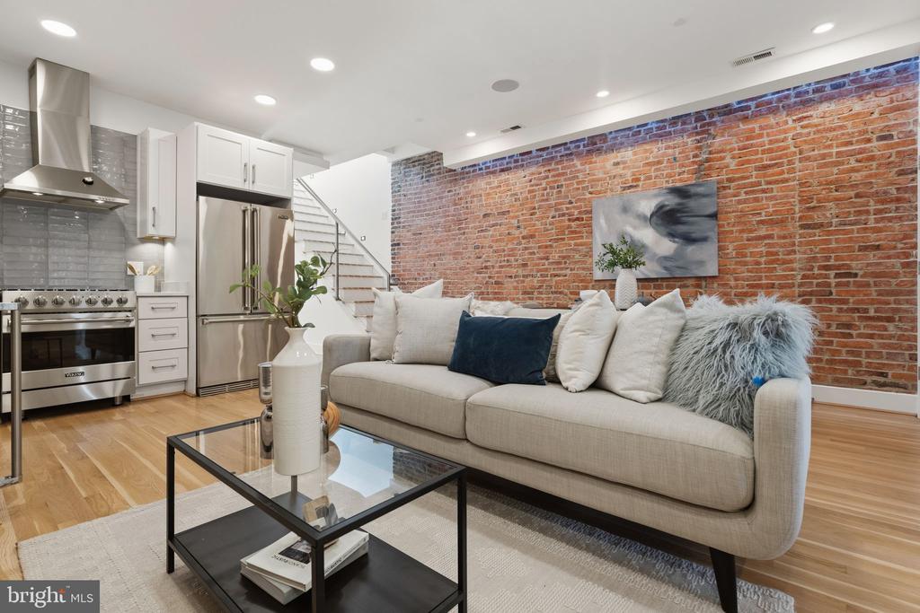 1126 5TH STREET NW Unit: 4