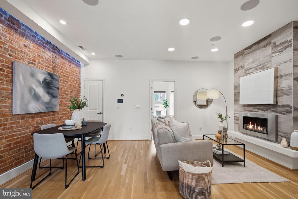 1126 5TH STREET NW Unit: 4