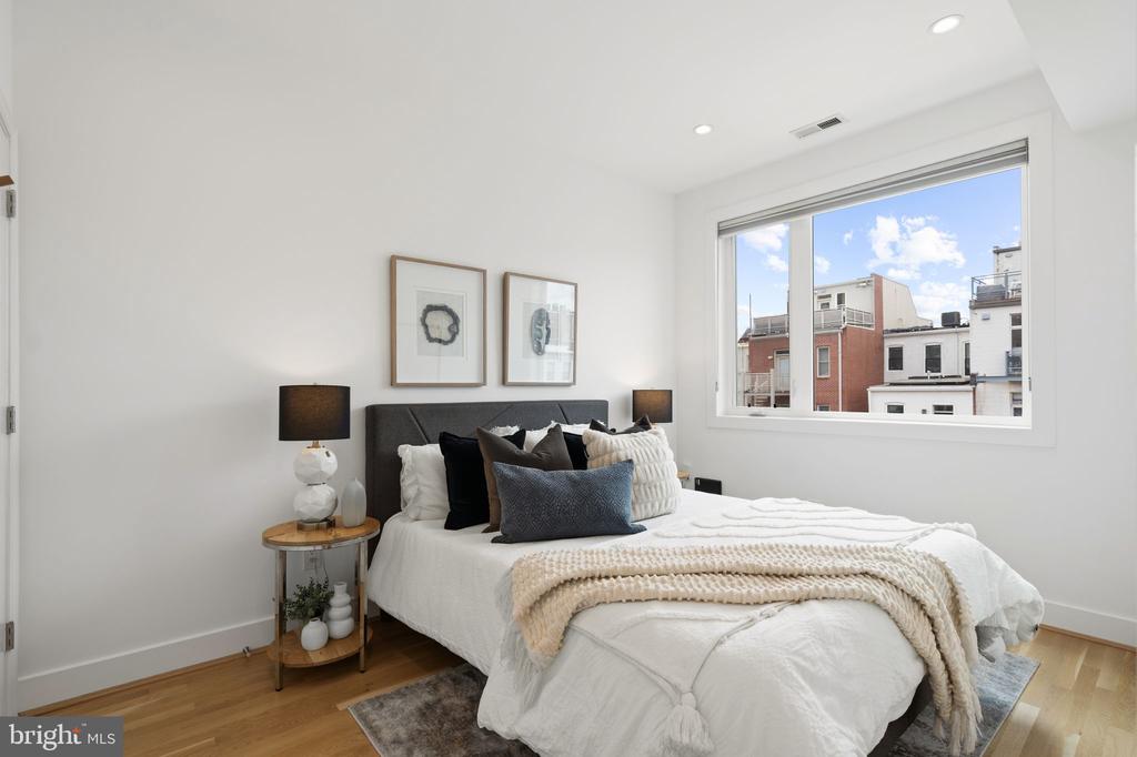 1126 5TH STREET NW Unit: 4