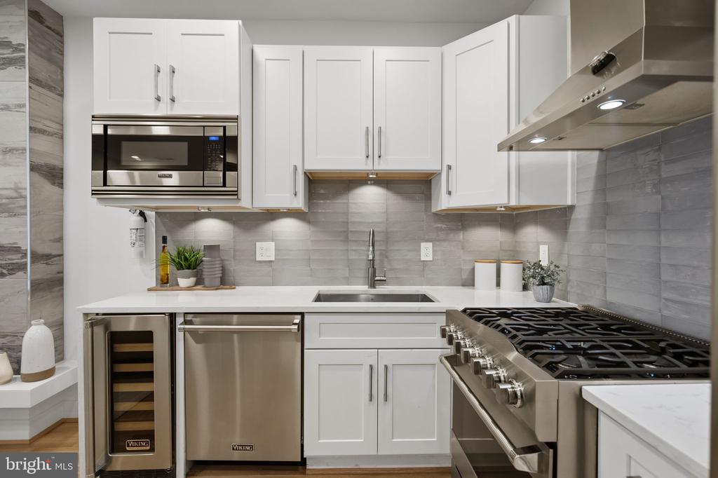 1126 5TH STREET NW Unit: 4