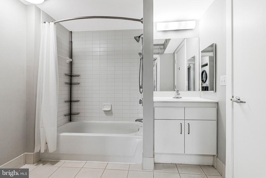 1000 NEW JERSEY AVENUE SE Unit: 916
