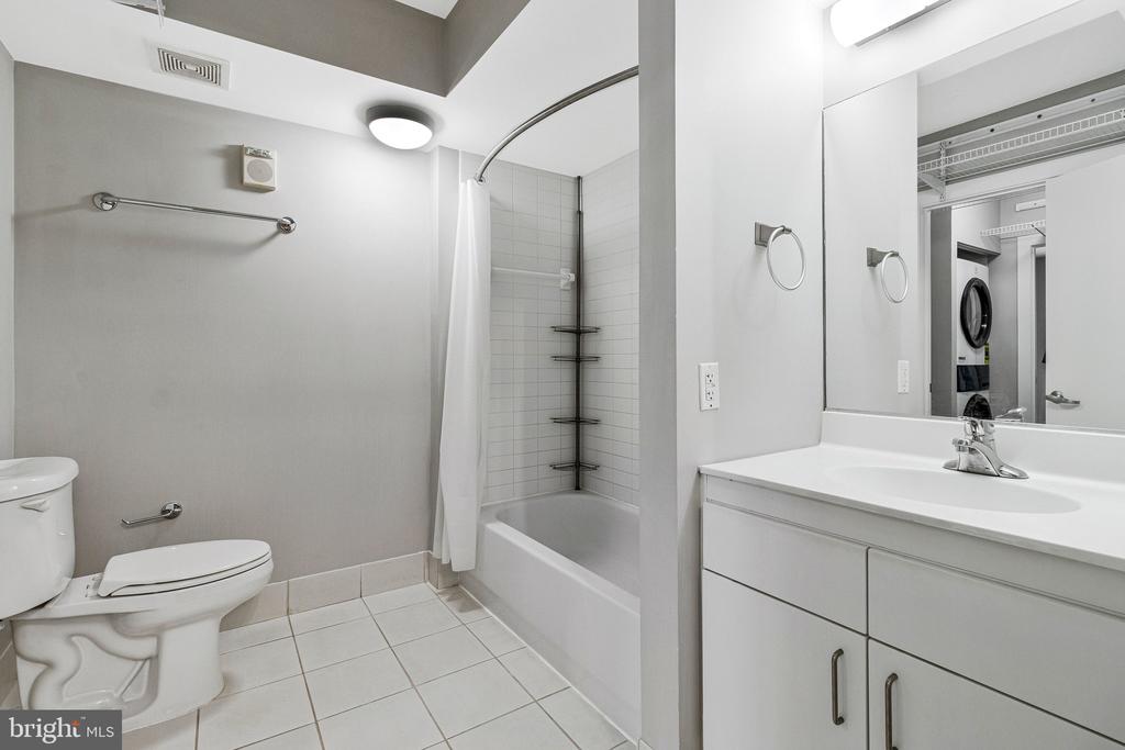 1000 NEW JERSEY AVENUE SE Unit: 916