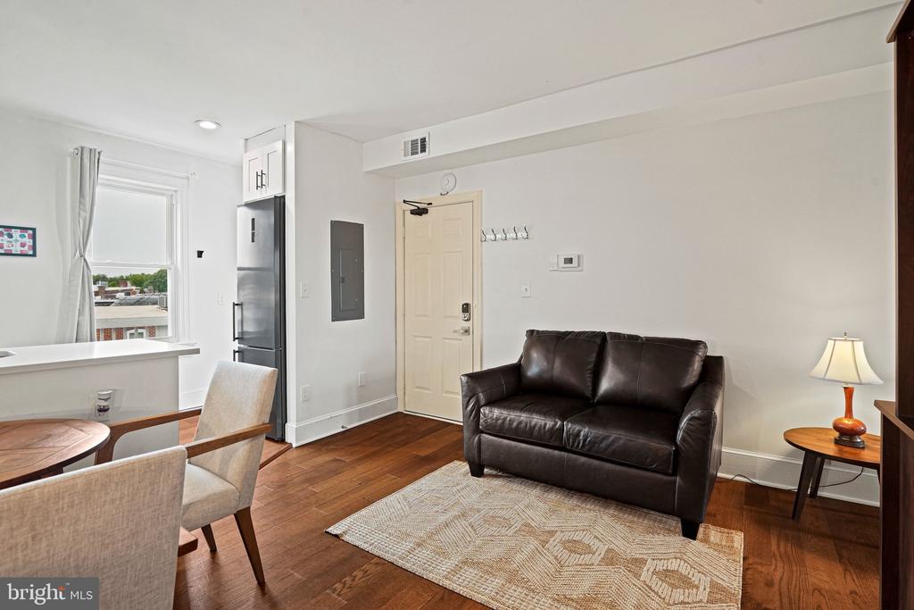 409 CONSTITUTION AVENUE NE Unit: 4