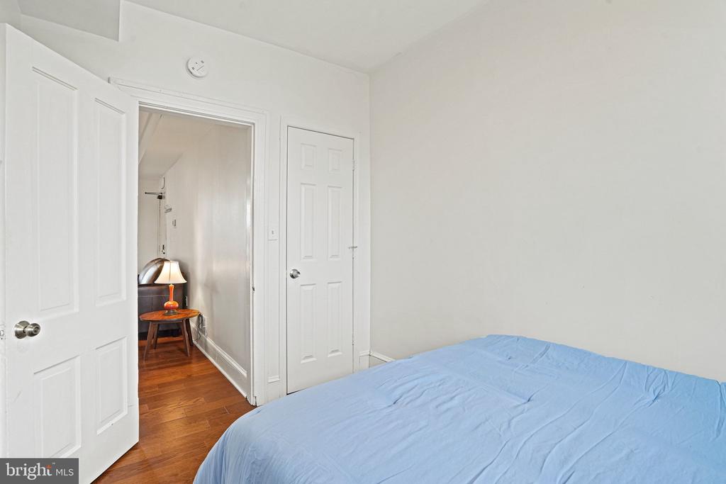 409 CONSTITUTION AVENUE NE Unit: 4