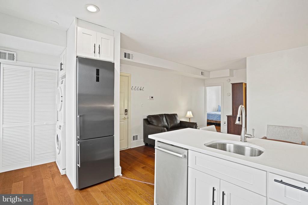 409 CONSTITUTION AVENUE NE Unit: 4