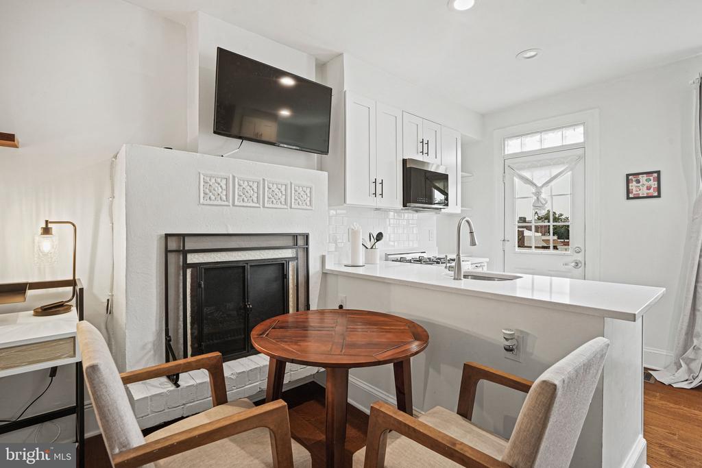 409 CONSTITUTION AVENUE NE Unit: 4