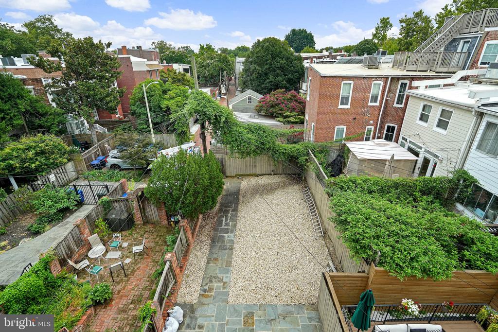 409 CONSTITUTION AVENUE NE Unit: 4