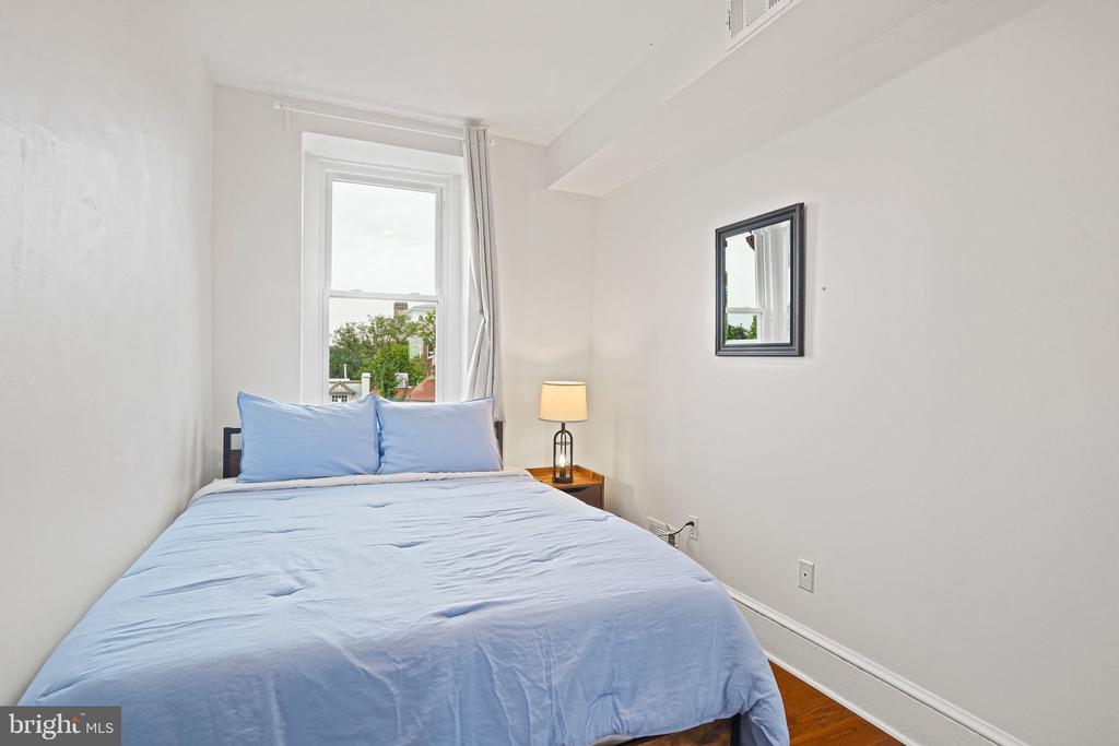 409 CONSTITUTION AVENUE NE Unit: 4