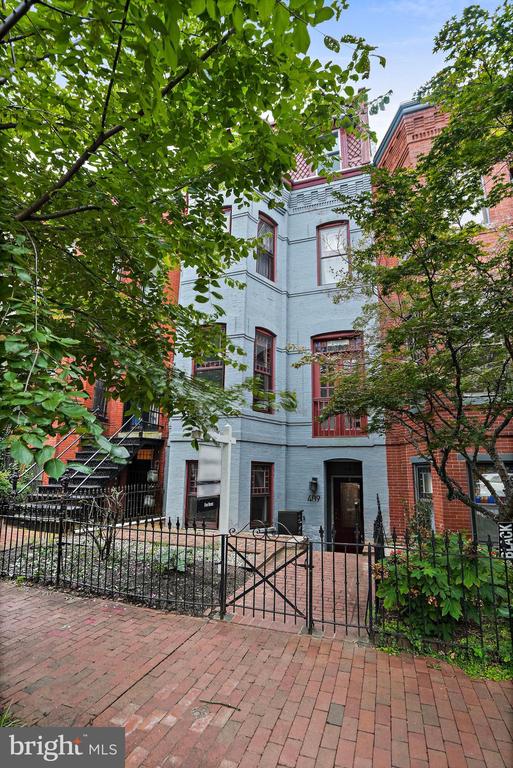 409 CONSTITUTION AVENUE NE Unit: 4