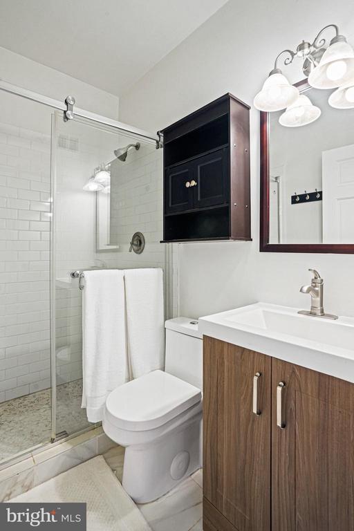 409 CONSTITUTION AVENUE NE Unit: 4