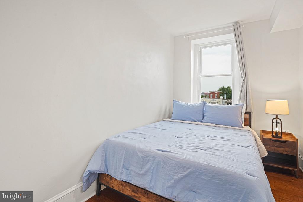 409 CONSTITUTION AVENUE NE Unit: 4