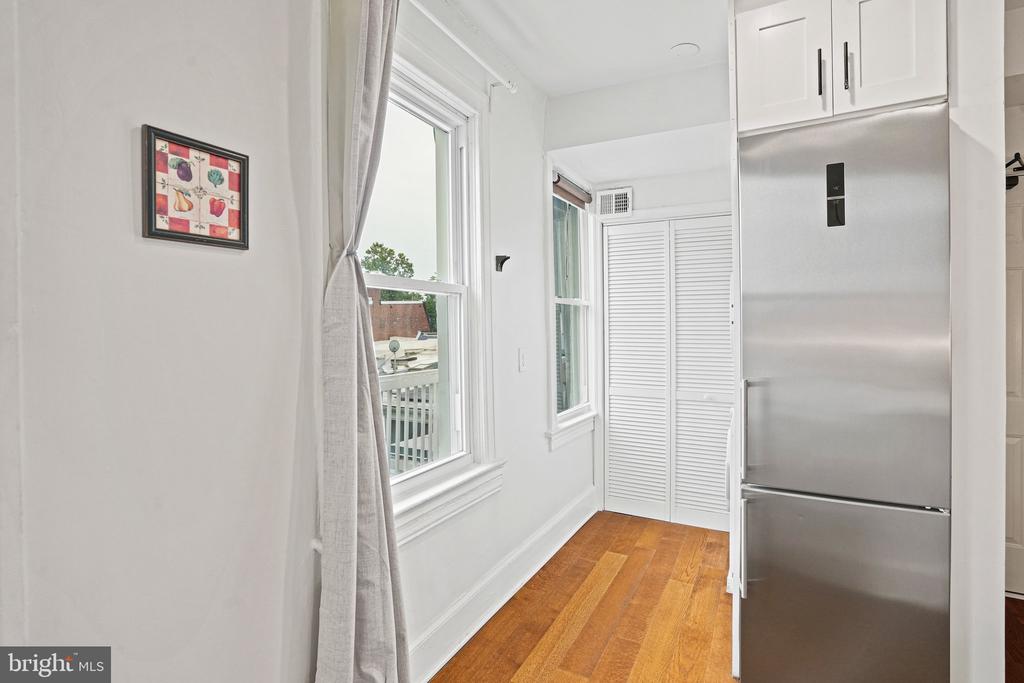 409 CONSTITUTION AVENUE NE Unit: 4