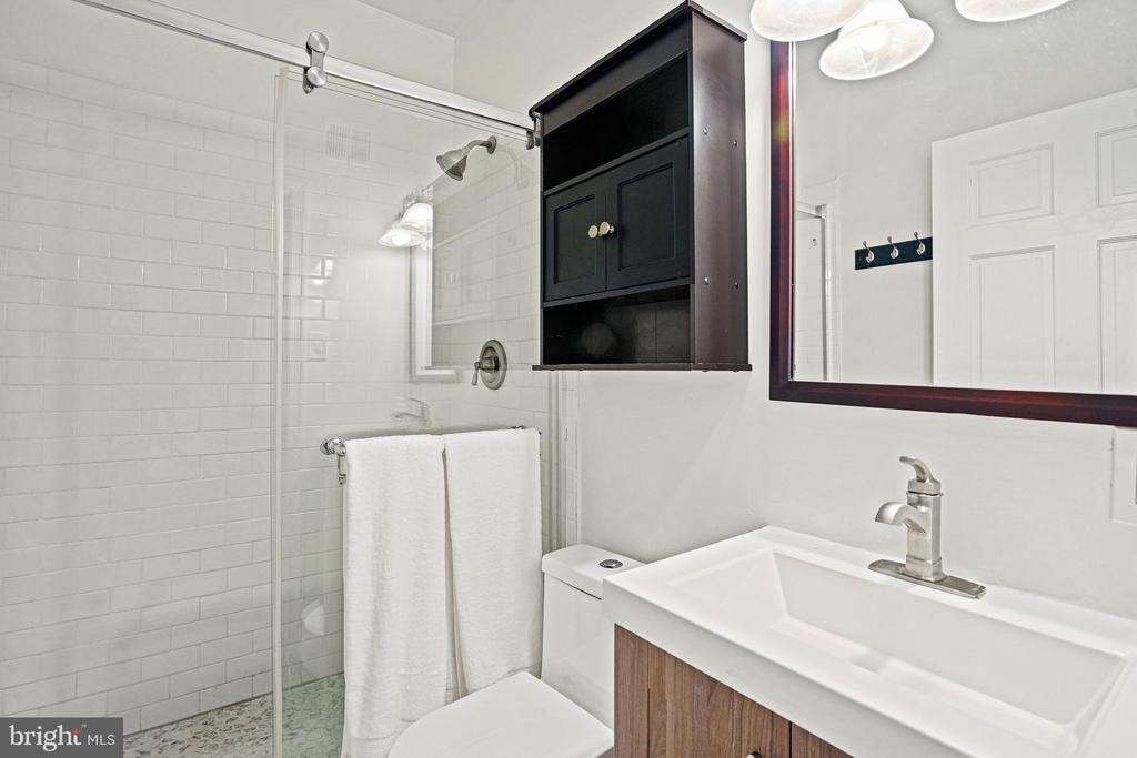 409 CONSTITUTION AVENUE NE Unit: 4