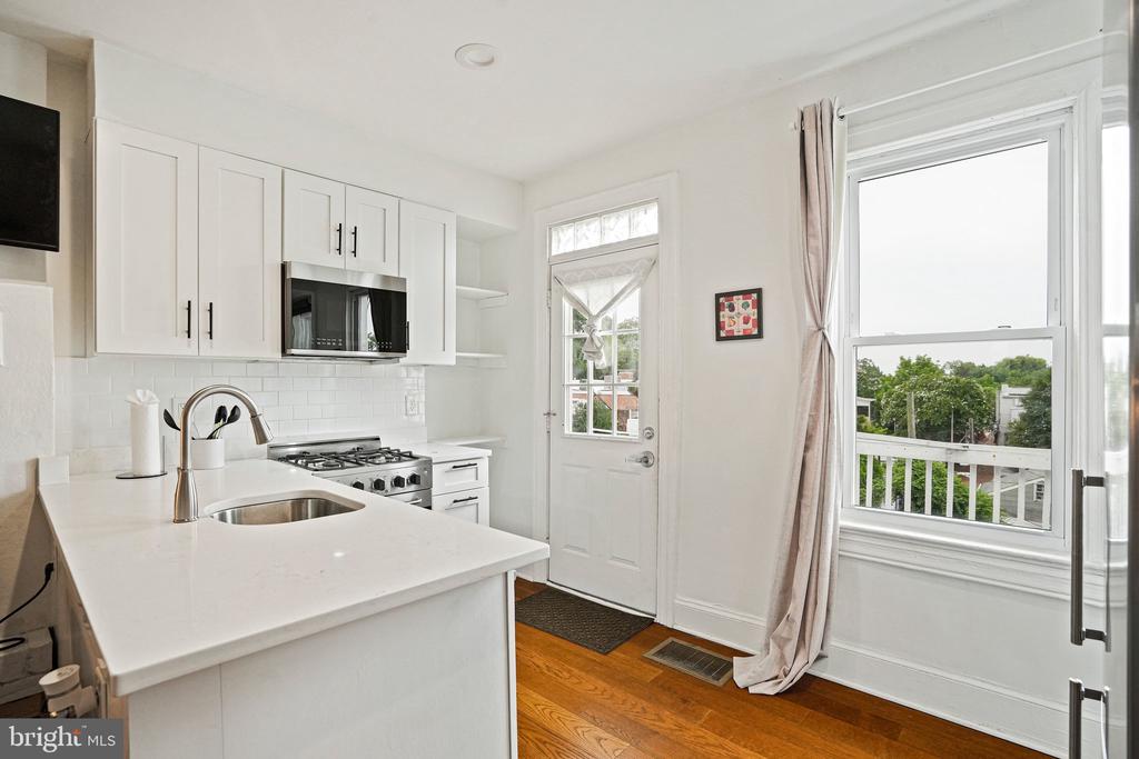 409 CONSTITUTION AVENUE NE Unit: 4