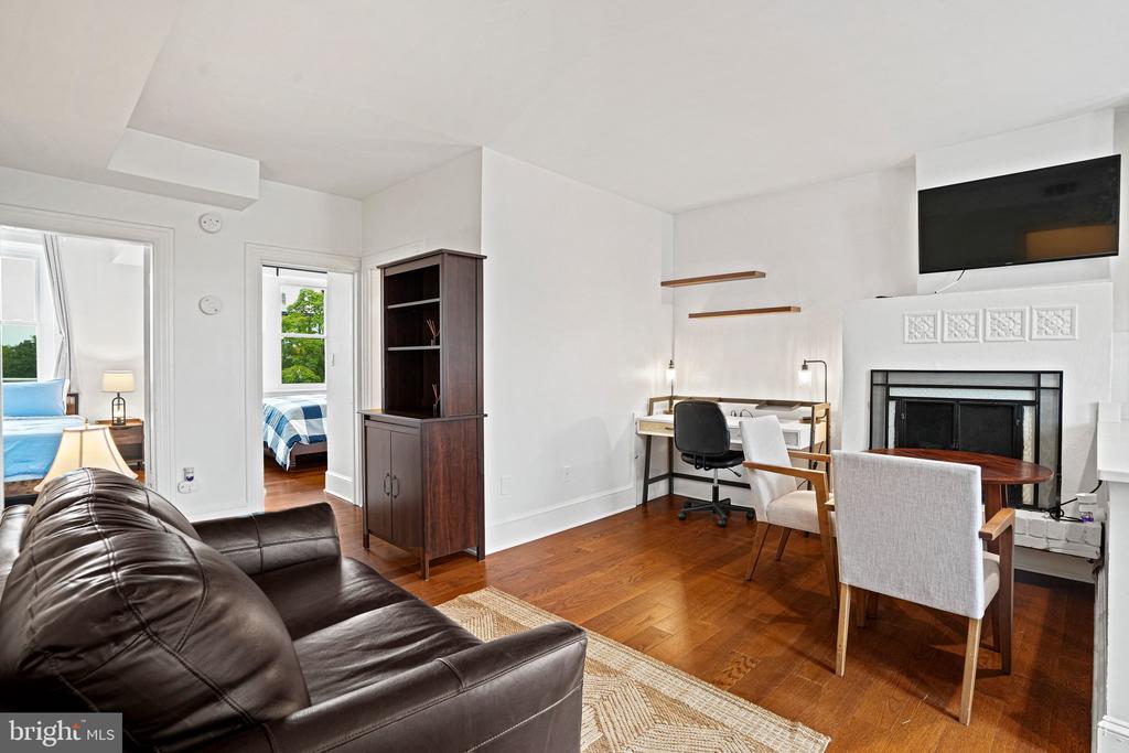 409 CONSTITUTION AVENUE NE Unit: 4
