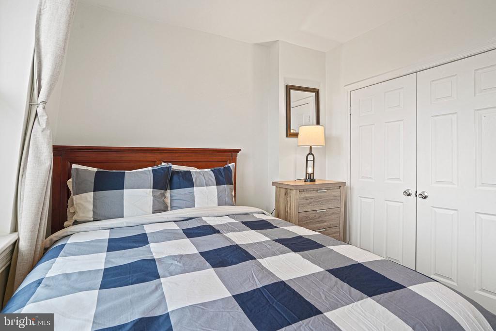 409 CONSTITUTION AVENUE NE Unit: 4