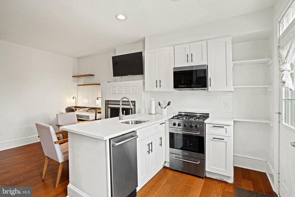 409 CONSTITUTION AVENUE NE Unit: 4