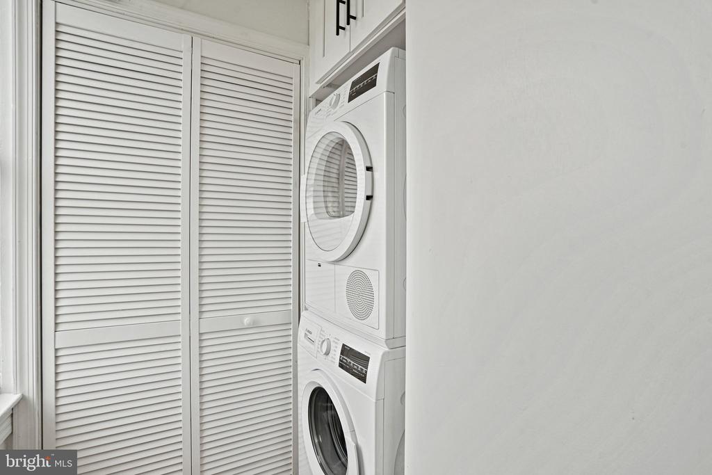 409 CONSTITUTION AVENUE NE Unit: 4