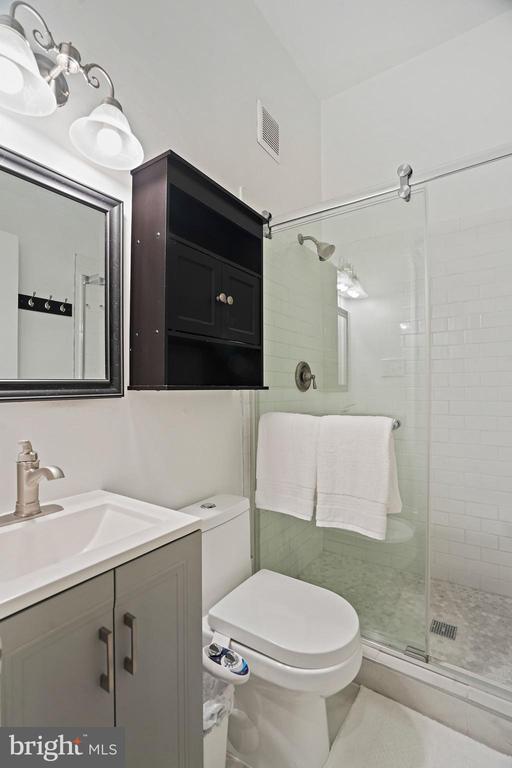 409 CONSTITUTION AVENUE NE Unit: 2