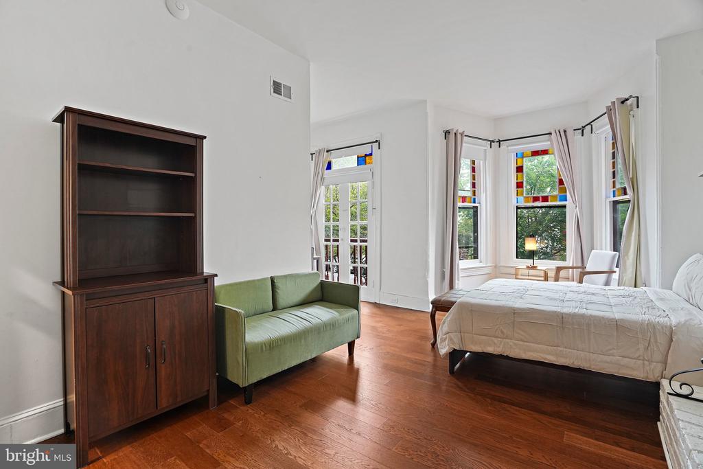 409 CONSTITUTION AVENUE NE Unit: 2