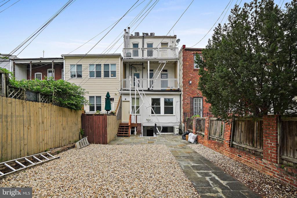 409 CONSTITUTION AVENUE NE Unit: 2