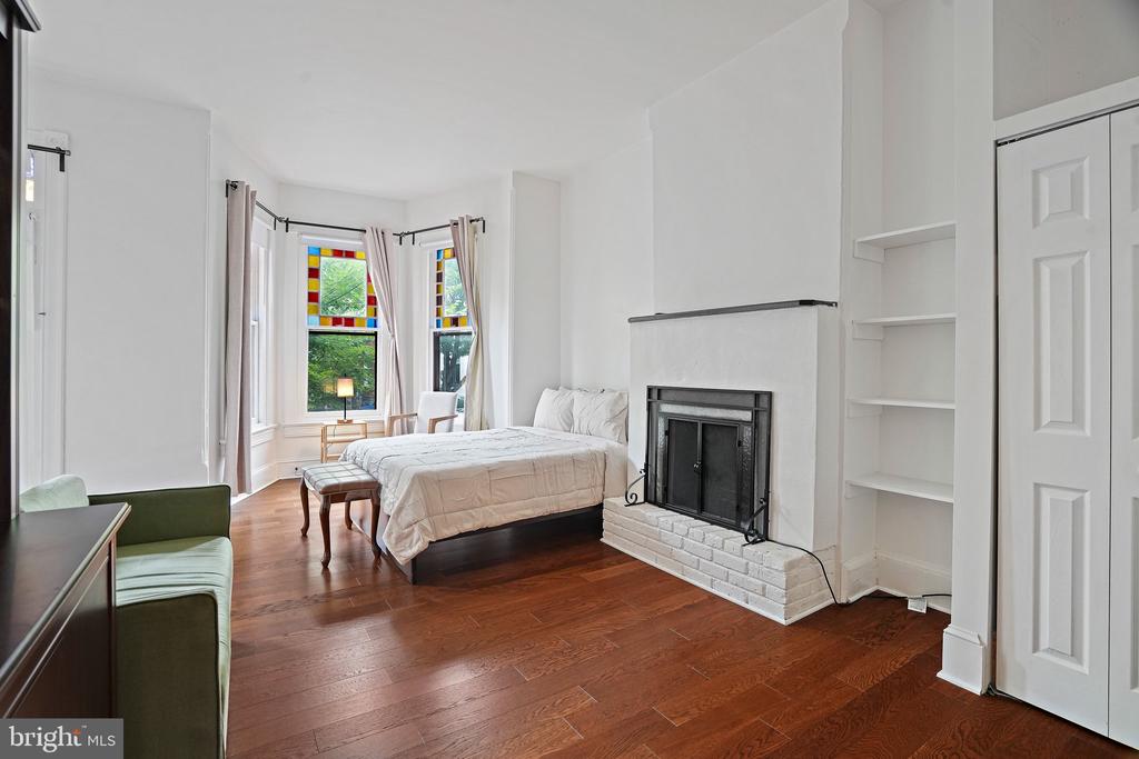 409 CONSTITUTION AVENUE NE Unit: 2