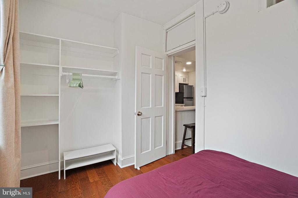 409 CONSTITUTION AVENUE NE Unit: 2