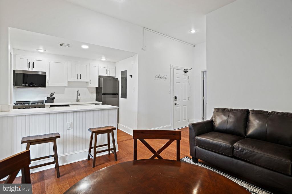 409 CONSTITUTION AVENUE NE Unit: 2