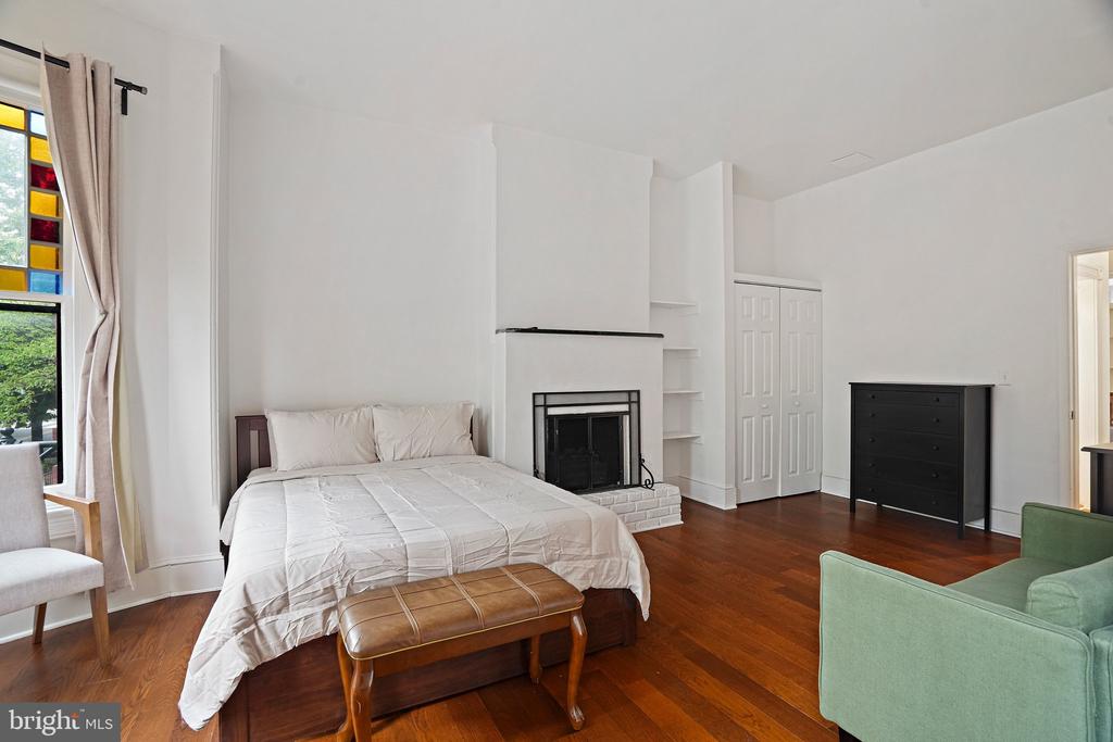 409 CONSTITUTION AVENUE NE Unit: 2