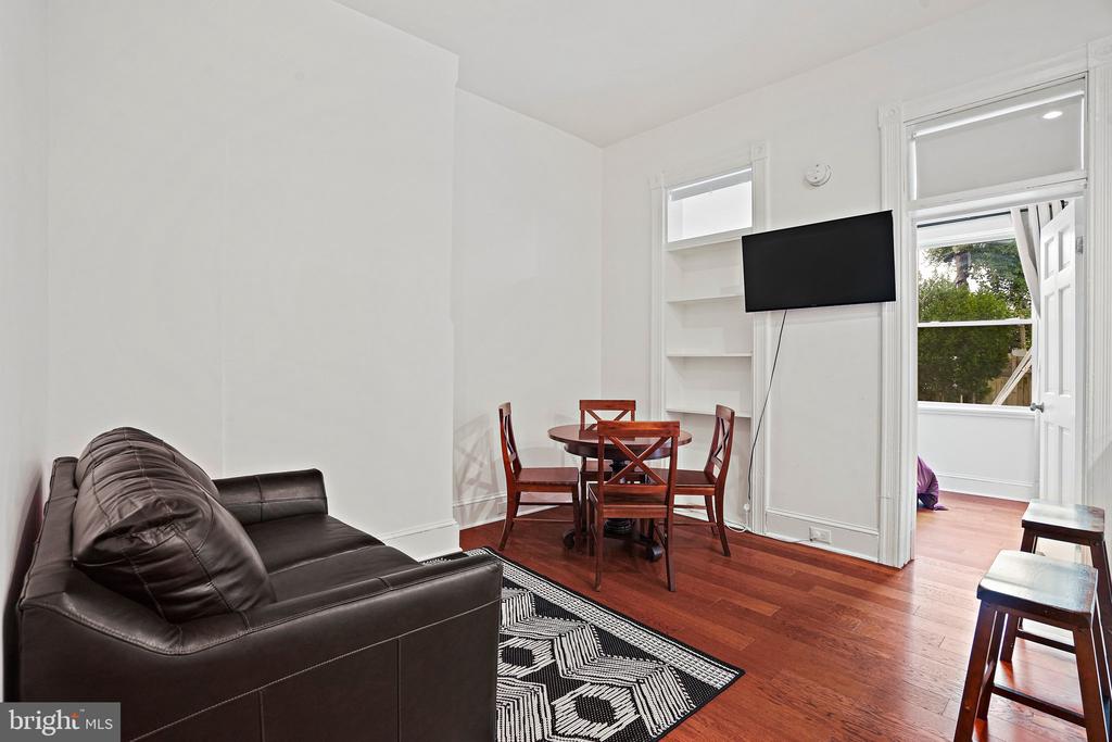 409 CONSTITUTION AVENUE NE Unit: 2