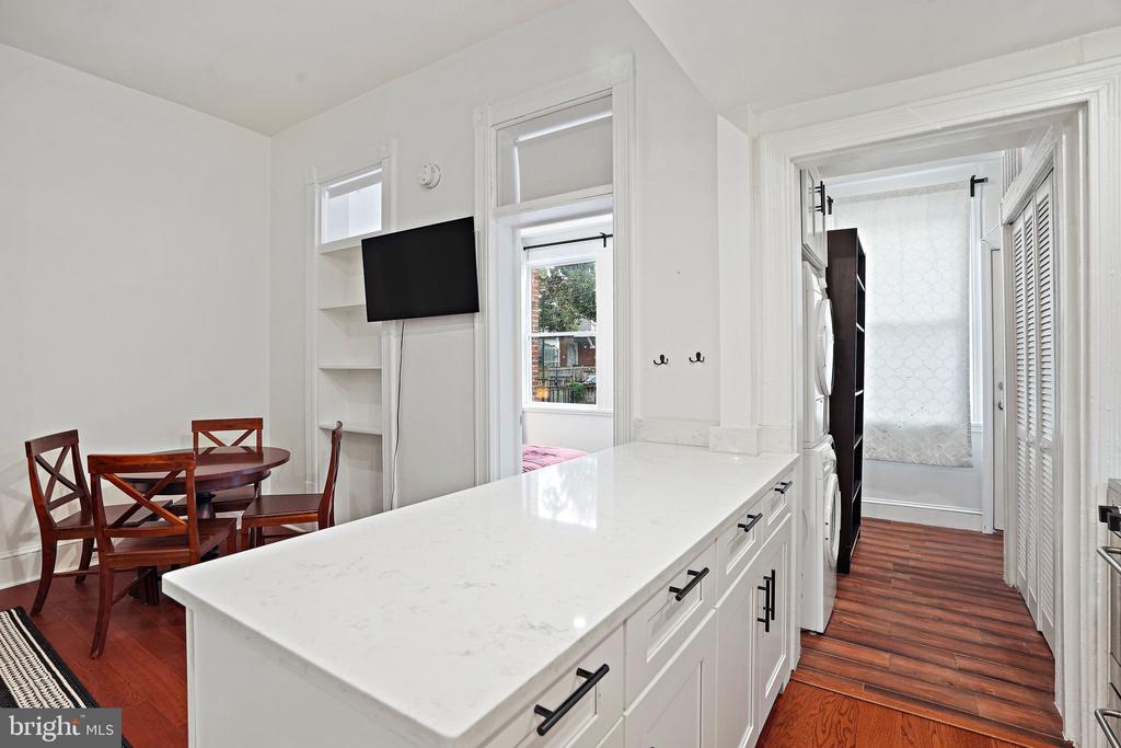 409 CONSTITUTION AVENUE NE Unit: 2