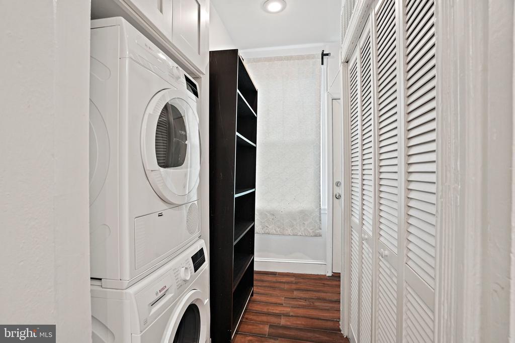 409 CONSTITUTION AVENUE NE Unit: 2