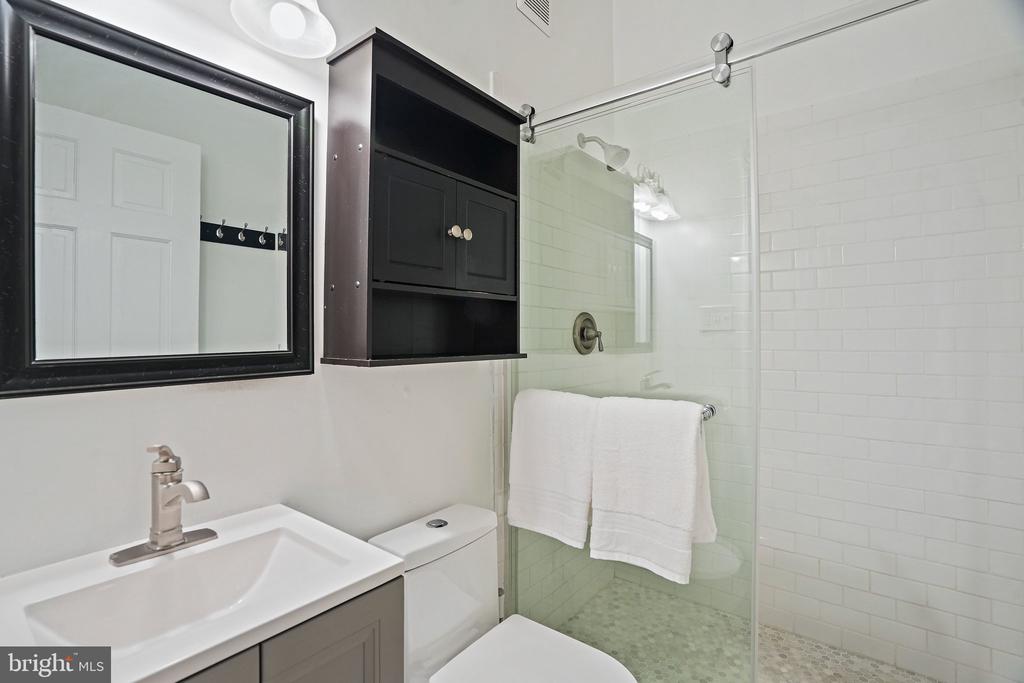 409 CONSTITUTION AVENUE NE Unit: 2