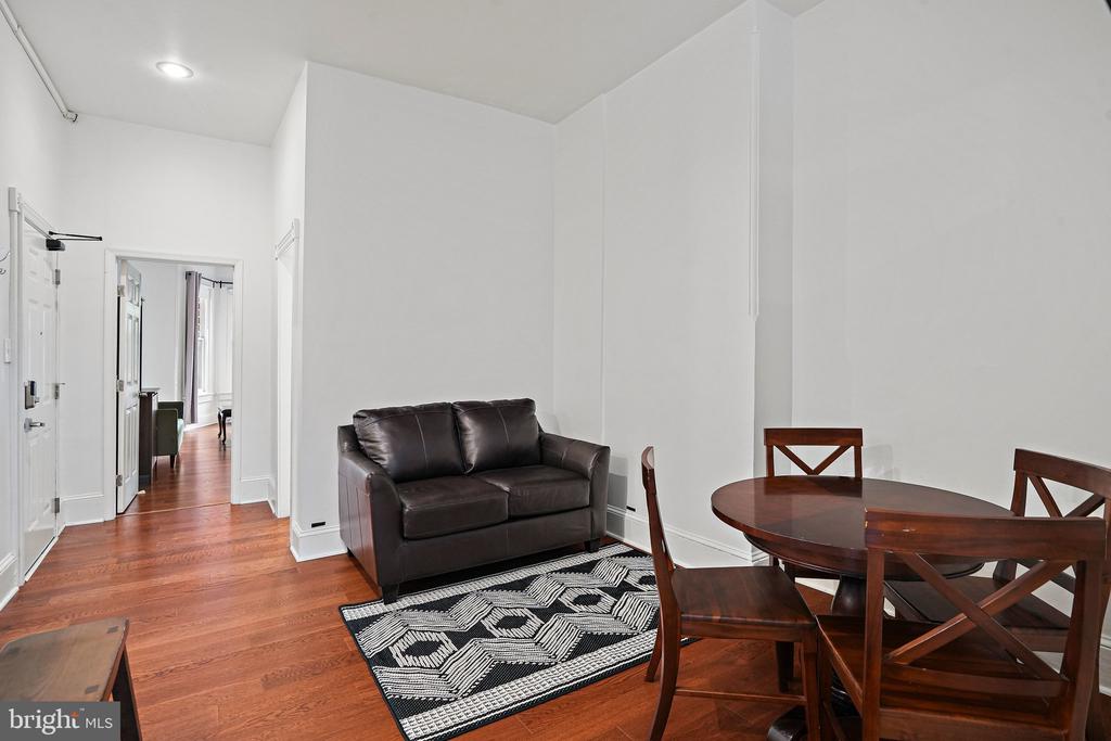 409 CONSTITUTION AVENUE NE Unit: 2