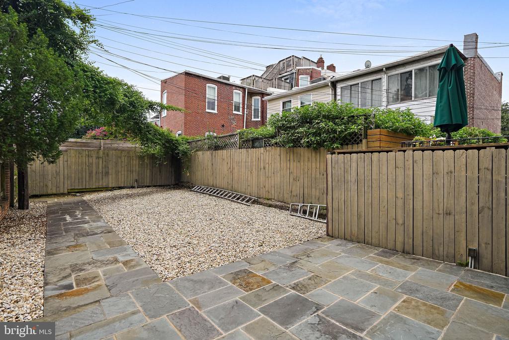 409 CONSTITUTION AVENUE NE Unit: 2