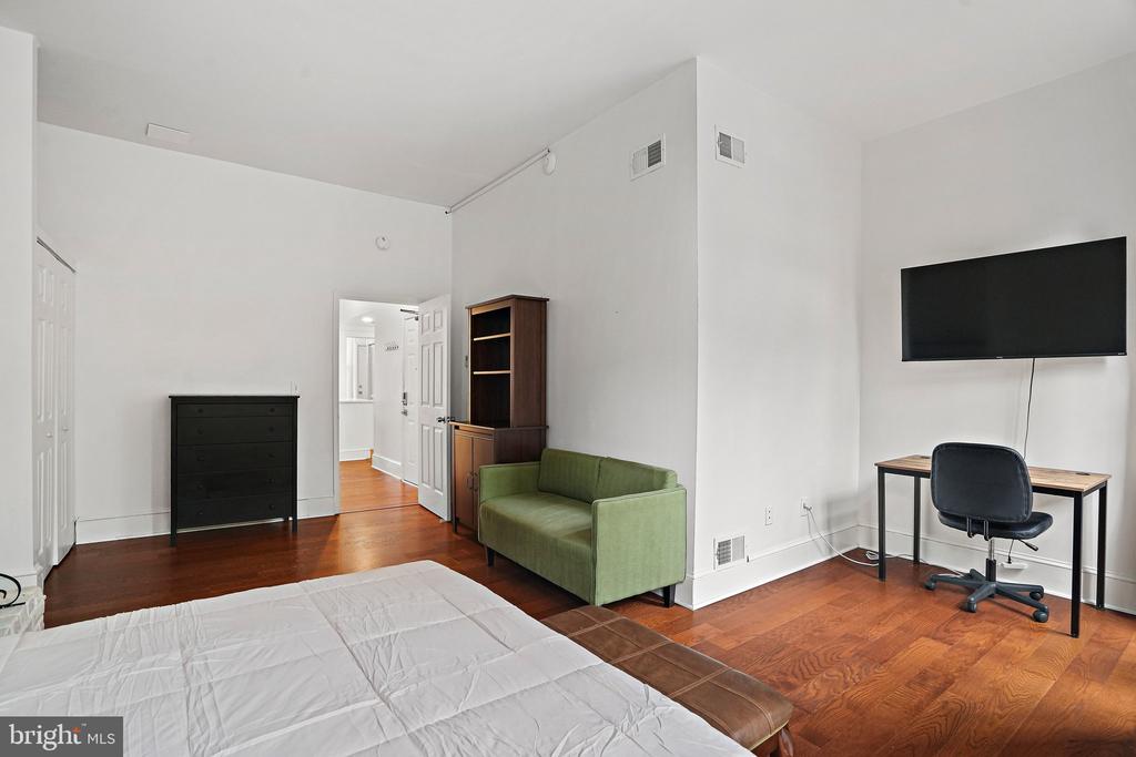 409 CONSTITUTION AVENUE NE Unit: 2