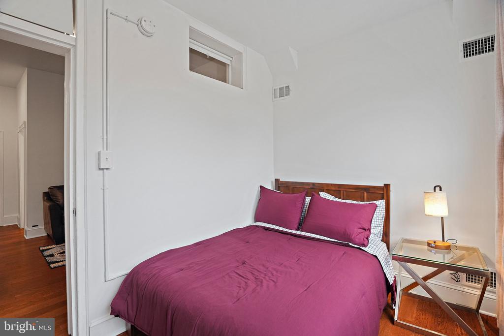 409 CONSTITUTION AVENUE NE Unit: 2