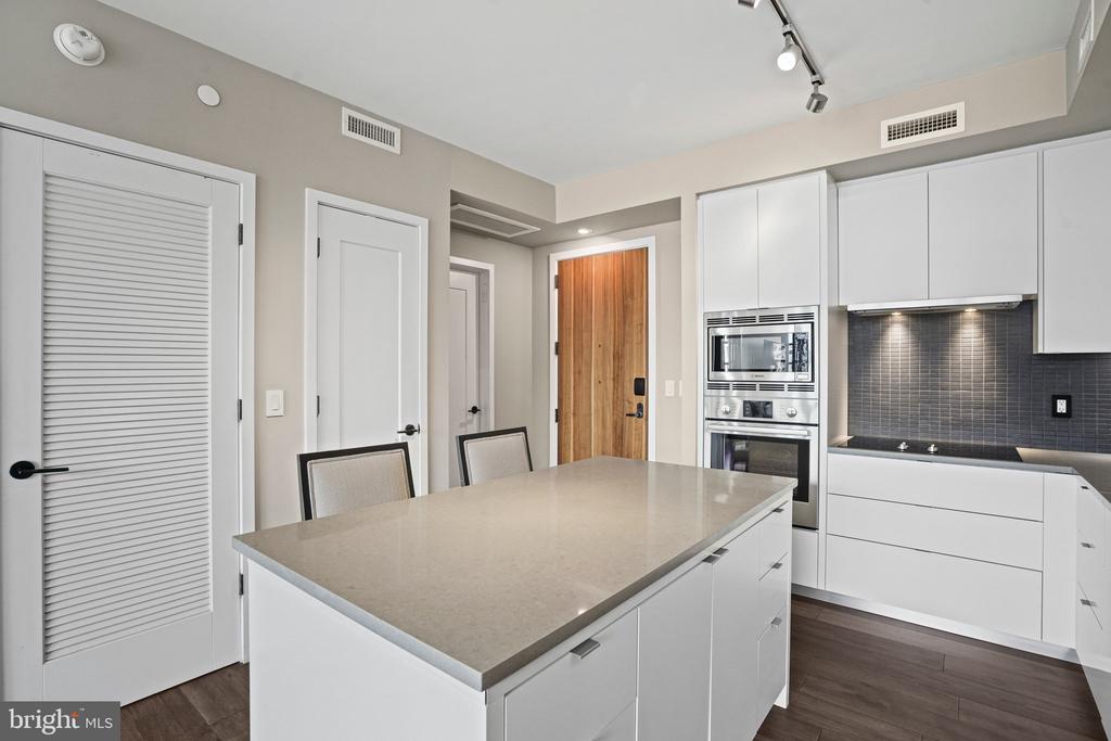 1300 4TH STREET SE Unit: 705