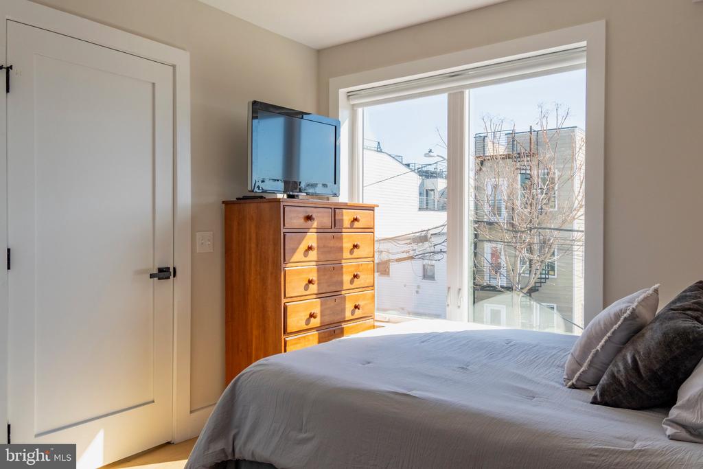 919 12TH STREET NE Unit: 305