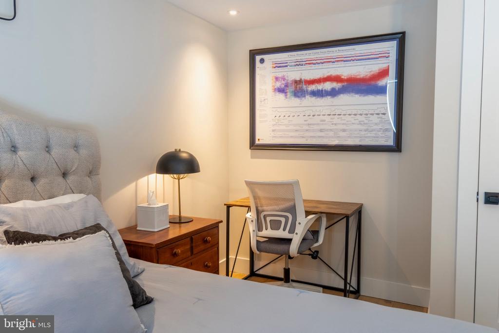919 12TH STREET NE Unit: 305