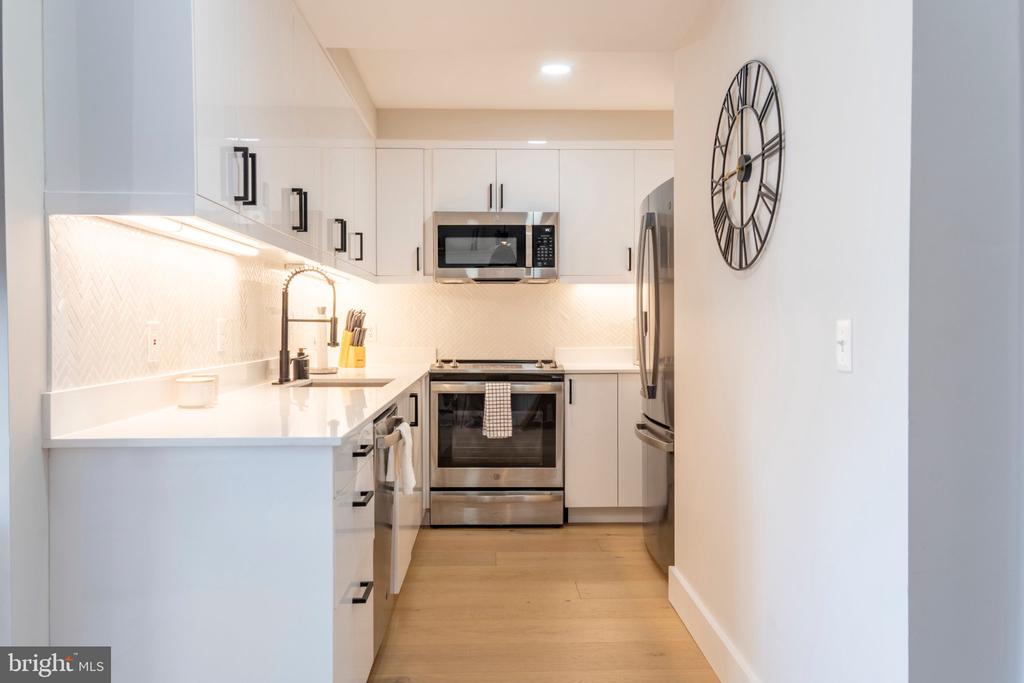919 12TH STREET NE Unit: 305