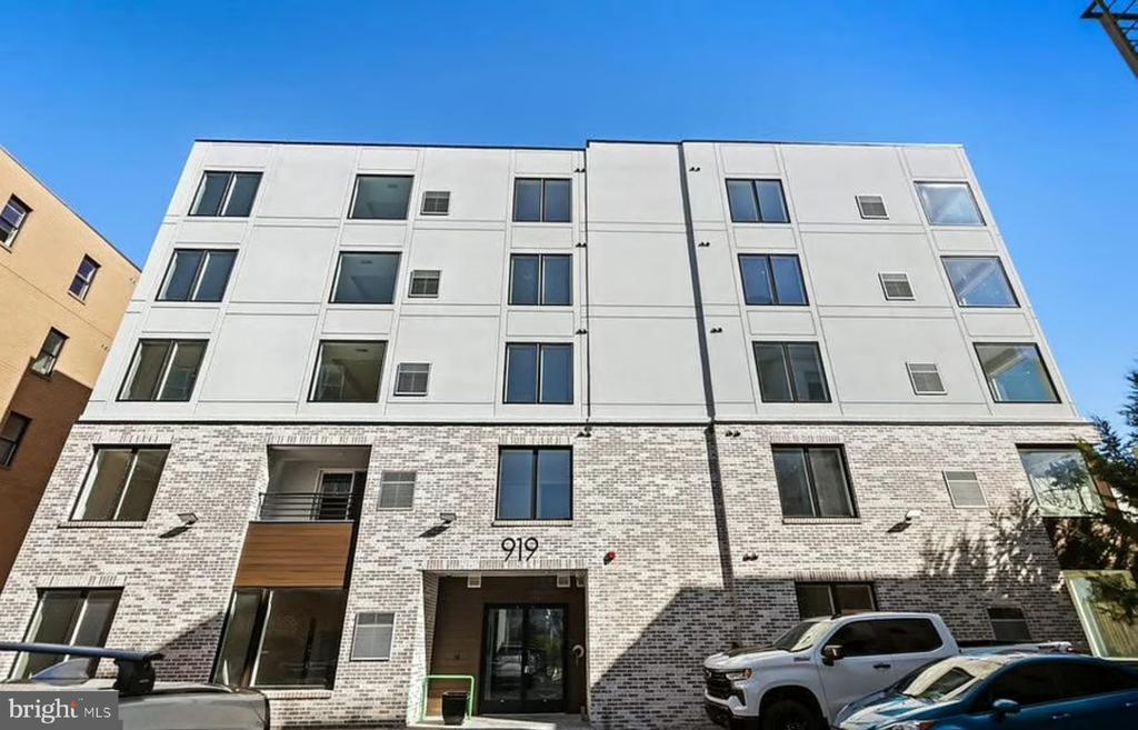 919 12TH STREET NE Unit: 305