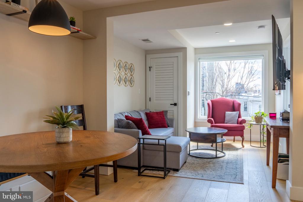 919 12TH STREET NE Unit: 305