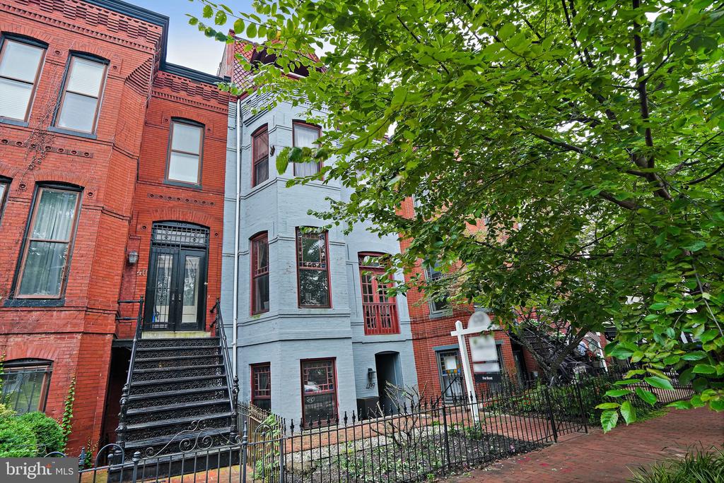 409 CONSTITUTION AVENUE NE Unit: 3