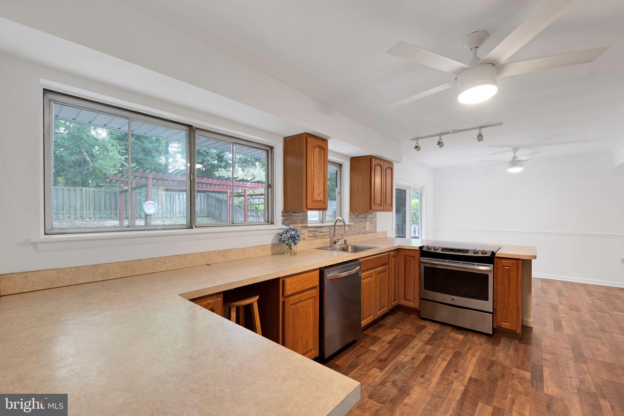 559 Lanny Ct